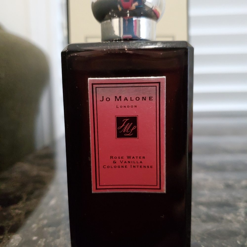 "Rose Water & Vanilla" by Jo Malone Fragrance - Picture 2 of 4